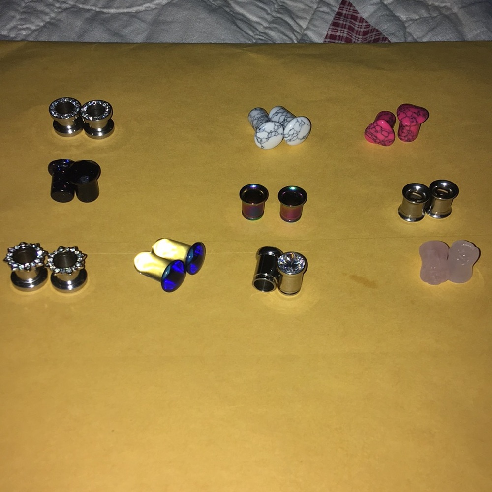 Lot of 0 gauge 8mm plugs